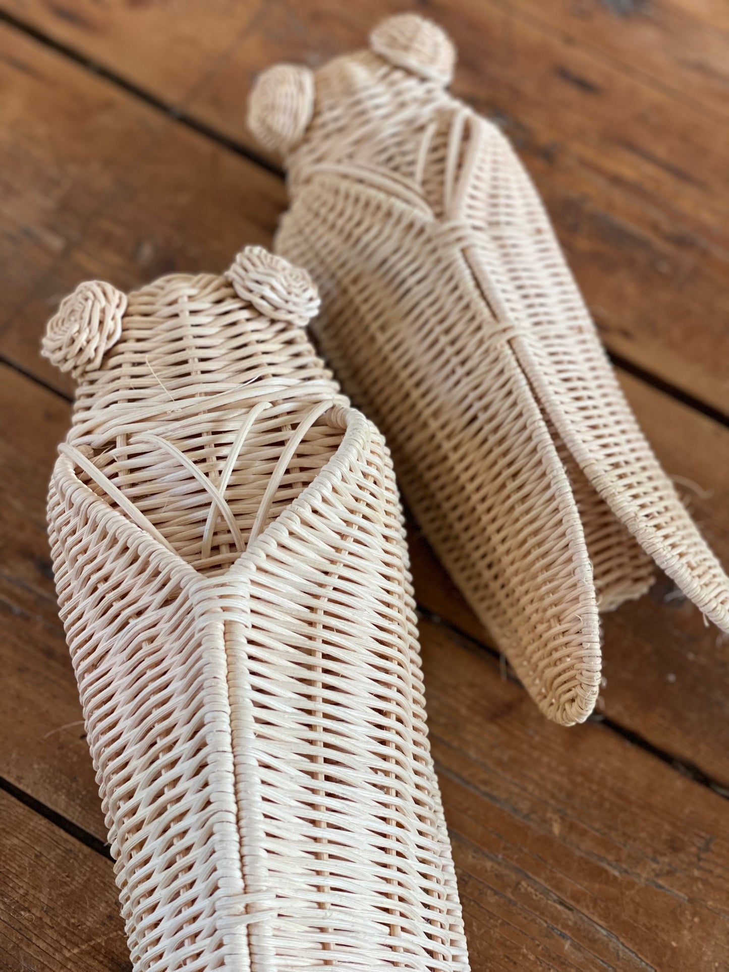 Duo de cigales en rotin clair